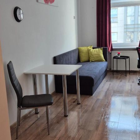 Hostel Tulip - Pokoj Jednoosobowy Nr 1 Ze Wspolna Lazienka I Kuchnia Щецин Екстер'єр фото