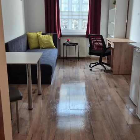 Hostel Tulip - Pokoj Jednoosobowy Nr 1 Ze Wspolna Lazienka I Kuchnia Щецин Екстер'єр фото
