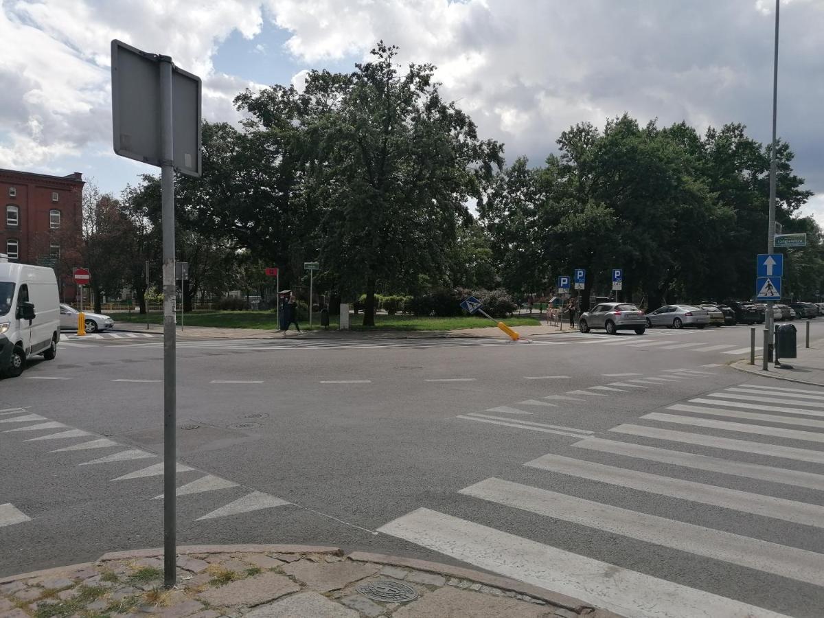 Hostel Tulip - Pokoj Jednoosobowy Nr 1 Ze Wspolna Lazienka I Kuchnia Щецин Екстер'єр фото